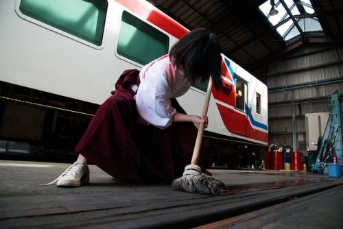 Sanriku 2016 - lady mopping train platform